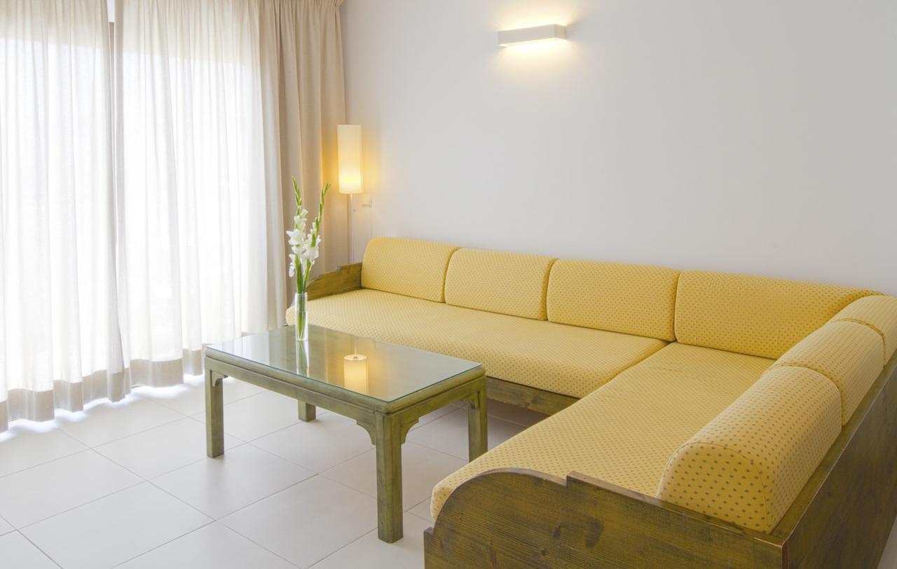 Apartamentos Bon Lloc Santa Eulària des Riu Kültér fotó