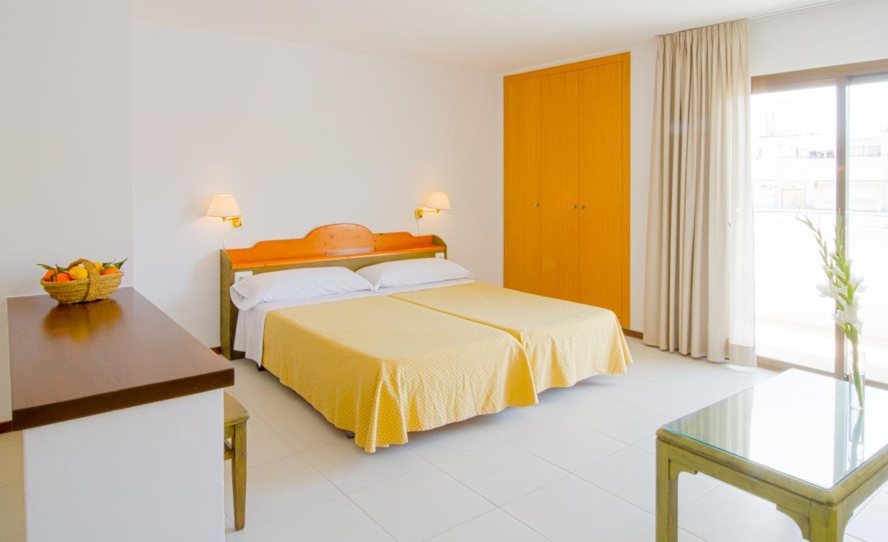 Apartamentos Bon Lloc Santa Eulària des Riu Kültér fotó