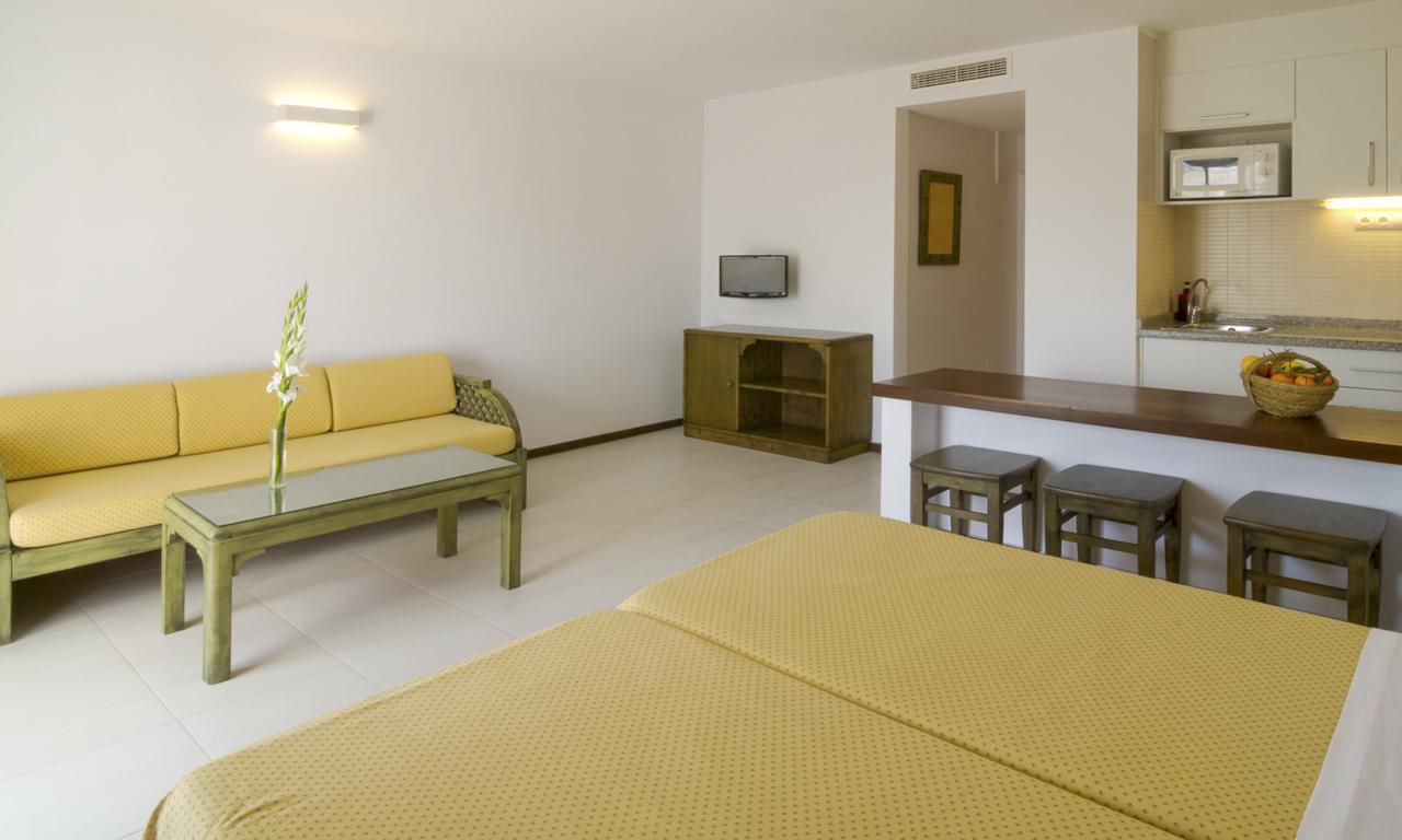 Apartamentos Bon Lloc Santa Eulària des Riu Kültér fotó