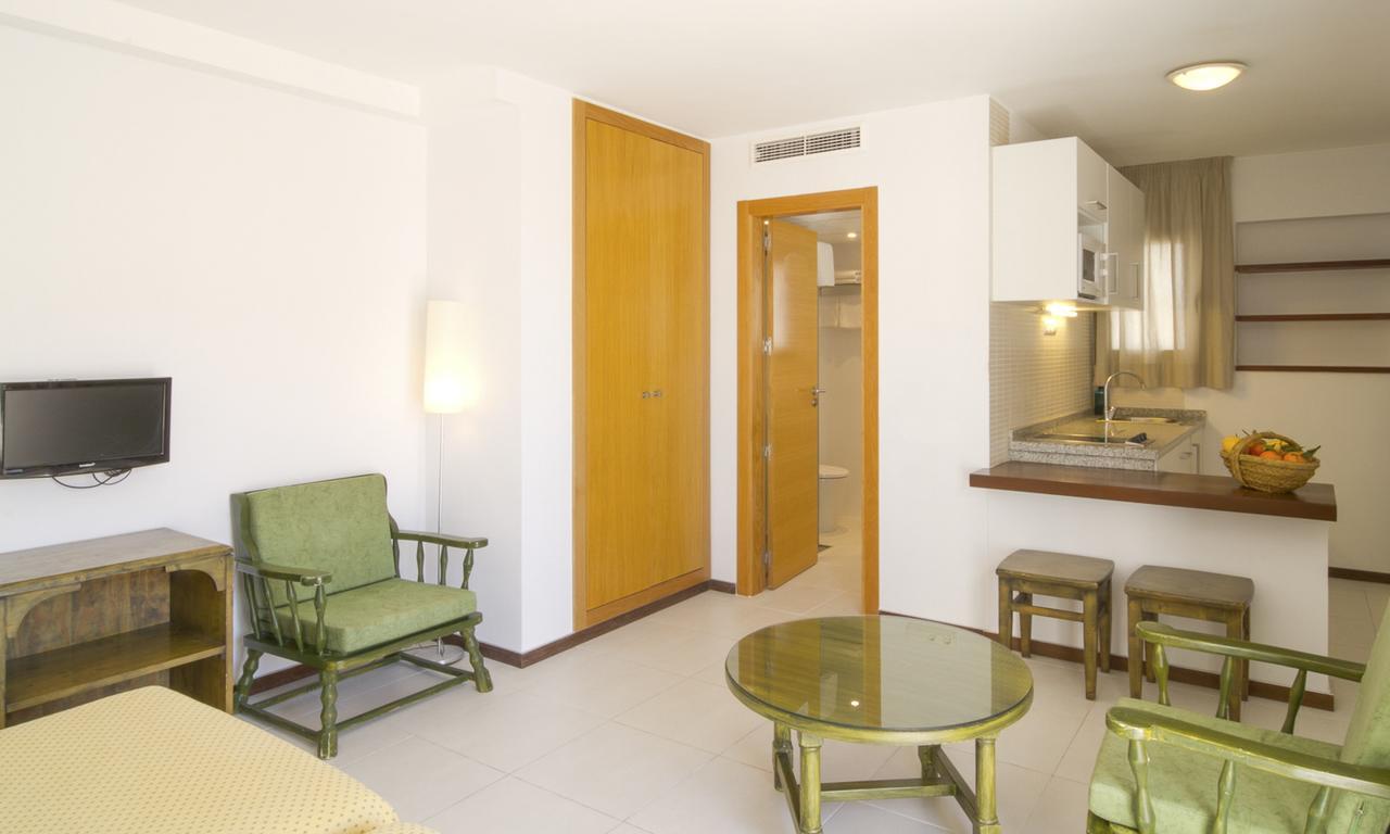Apartamentos Bon Lloc Santa Eulària des Riu Kültér fotó