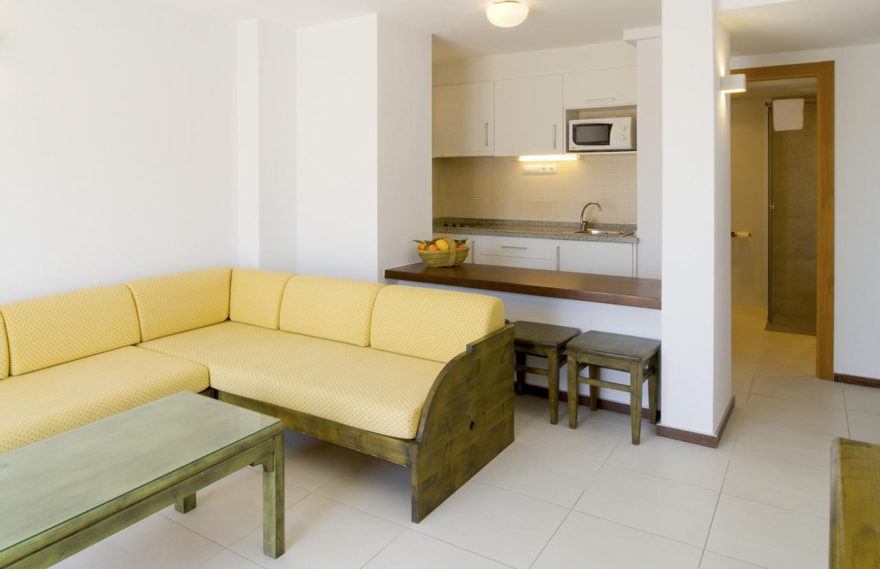 Apartamentos Bon Lloc Santa Eulària des Riu Kültér fotó