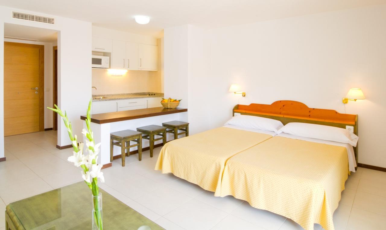 Apartamentos Bon Lloc Santa Eulària des Riu Kültér fotó
