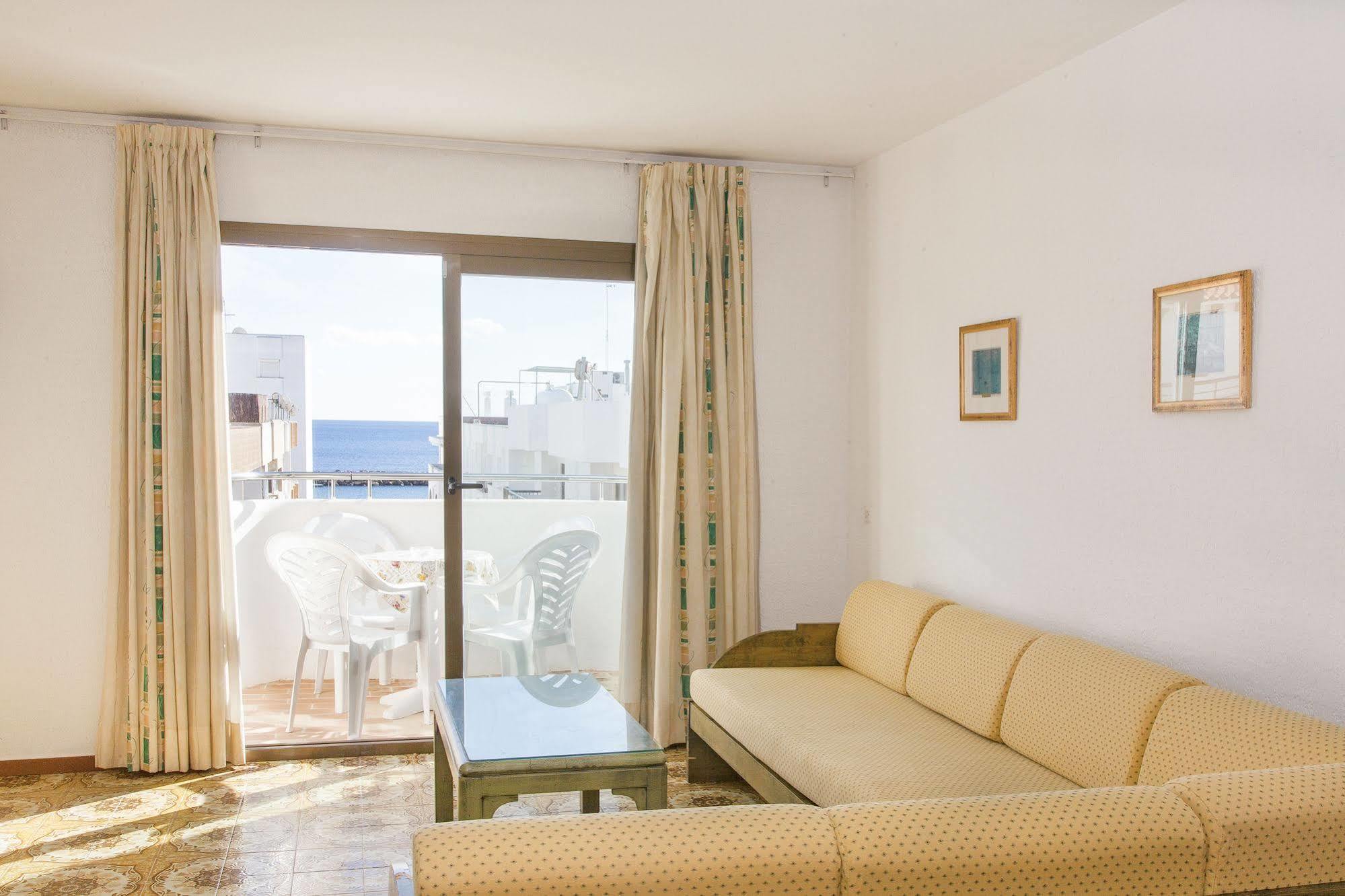 Apartamentos Bon Lloc Santa Eulària des Riu Kültér fotó