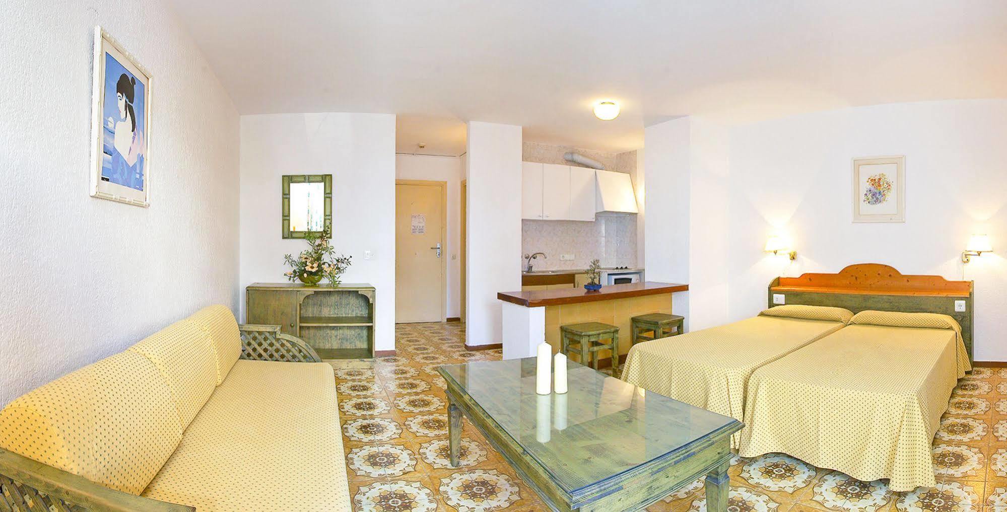 Apartamentos Bon Lloc Santa Eulària des Riu Kültér fotó
