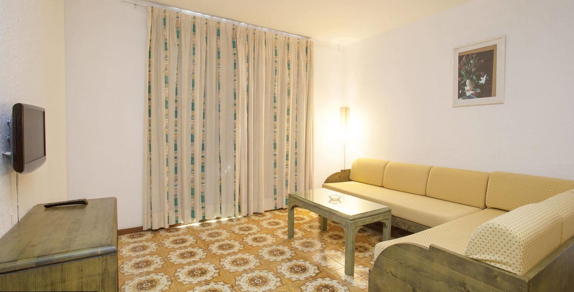 Apartamentos Bon Lloc Santa Eulària des Riu Kültér fotó