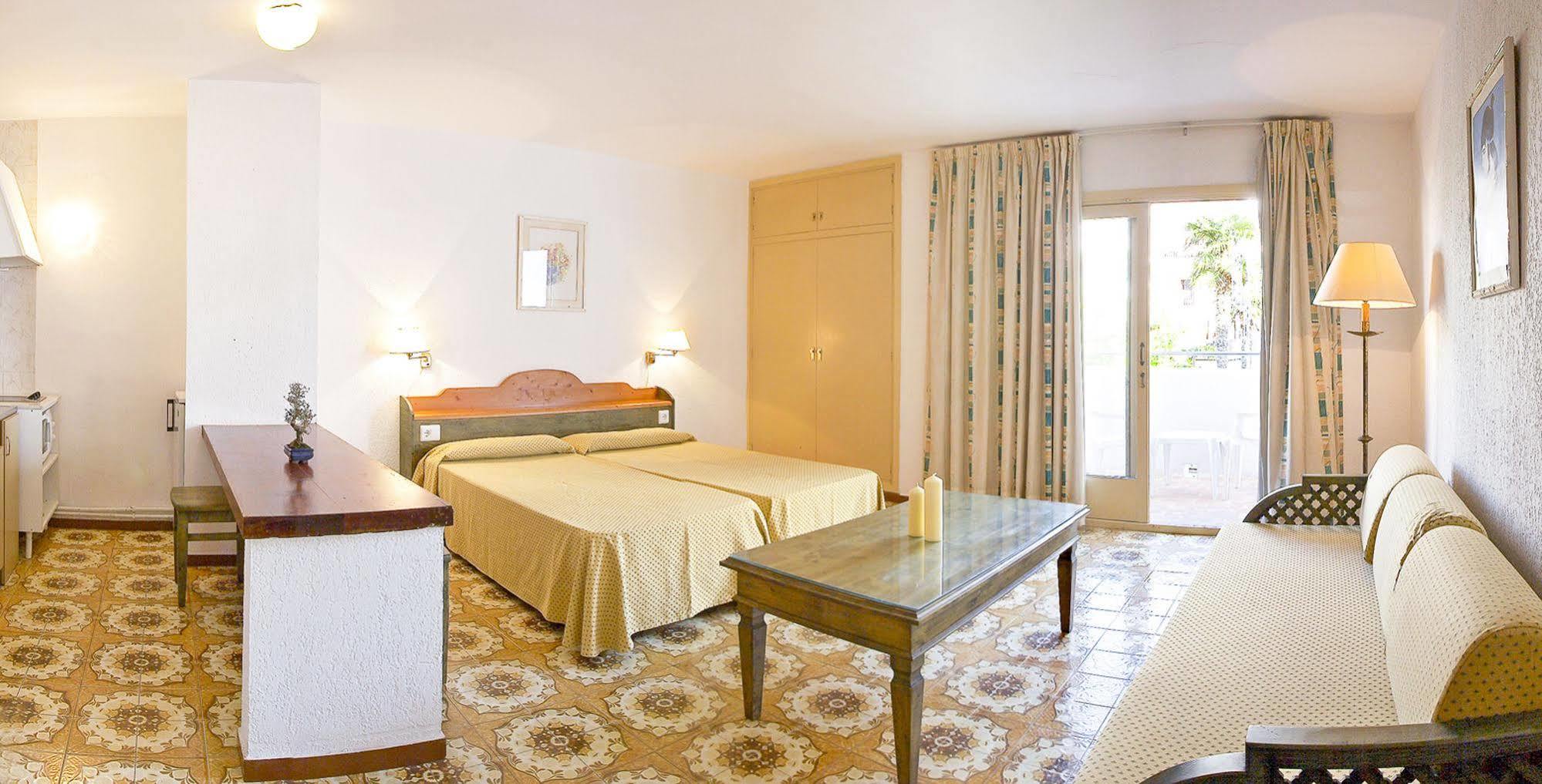 Apartamentos Bon Lloc Santa Eulària des Riu Kültér fotó