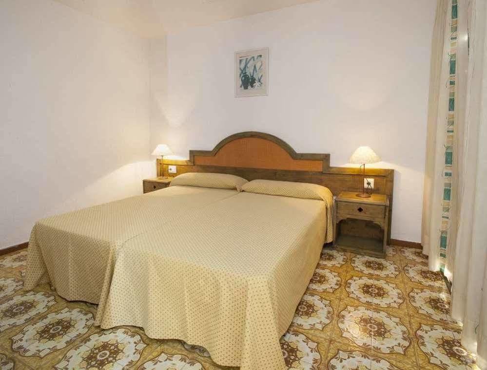 Apartamentos Bon Lloc Santa Eulària des Riu Kültér fotó
